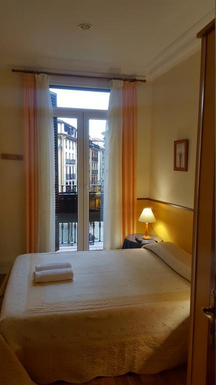 Pension Ibai San Sebastian Bagian luar foto