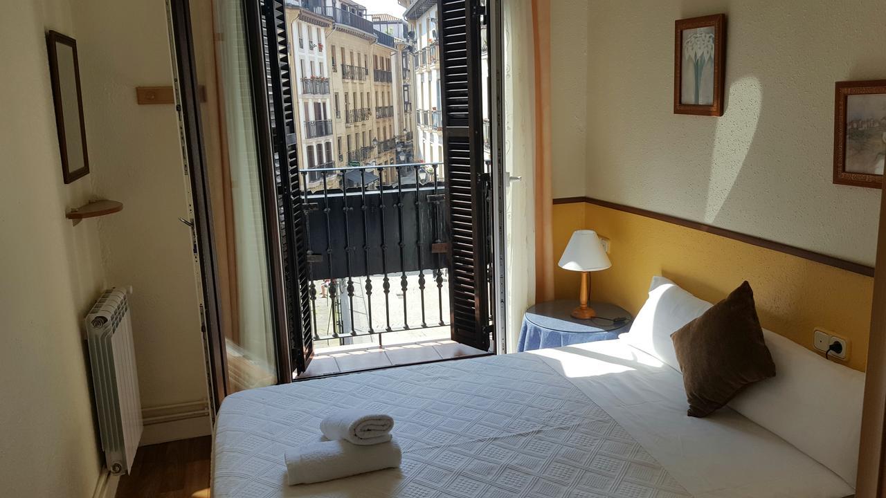 Pension Ibai San Sebastian Bagian luar foto